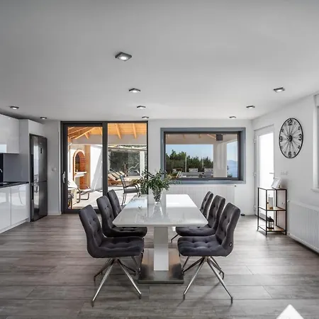 Vila Dream With Private Pool, 2 Bedrooms With En-suite Bathrooms, Sea View Omiš