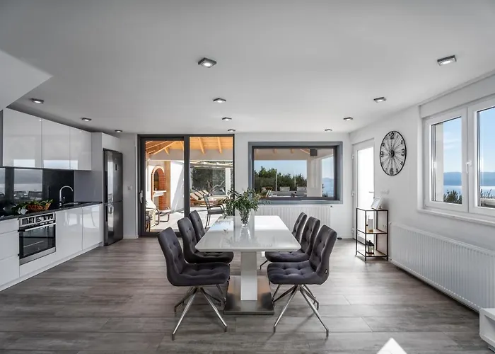 Villa Dream With Private Pool, 2 Bedrooms With En-suite Bathrooms, Sea View Omiš