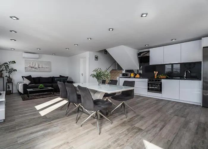 Dream With Private Pool, 2 Bedrooms With En-suite Bathrooms, Sea View