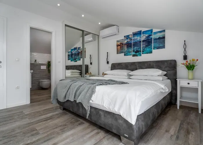 Dream With Private Pool, 2 Bedrooms With En-suite Bathrooms, Sea View Villa Omiš