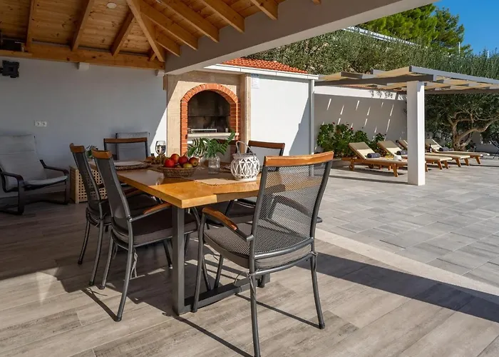 Villa Dream With Private Pool, 2 Bedrooms With En-suite Bathrooms, Sea View Omiš