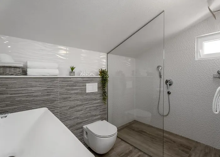 Villa Dream With Private Pool, 2 Bedrooms With En-suite Bathrooms, Sea View Omiš